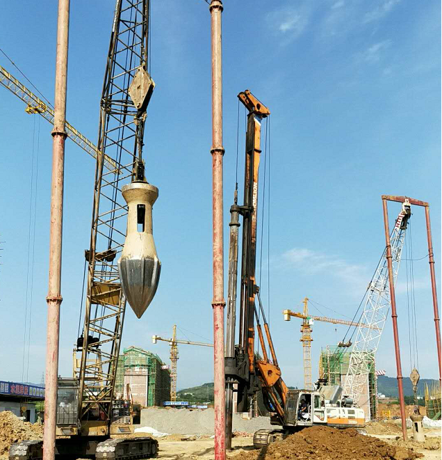 孔內(nèi)深層超強夯工法成樁設備